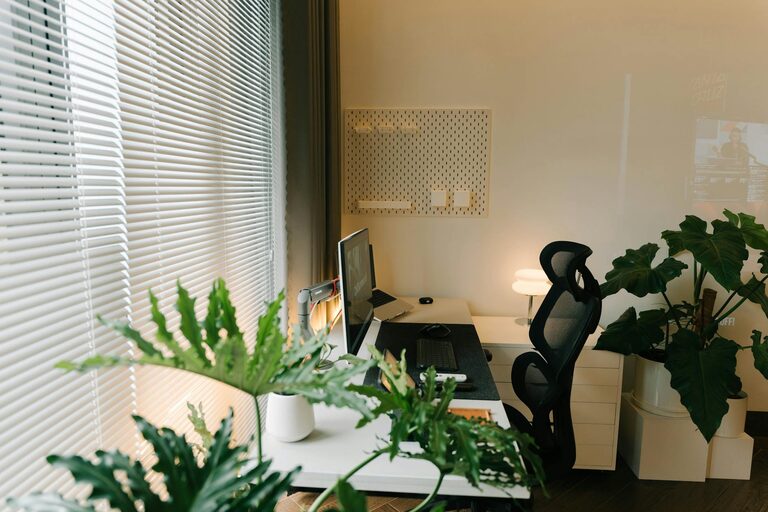 How to Set Up a Comfortable and Productive Home Office